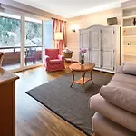 מלון Sonnalm - Spa,idyll,dining 4*